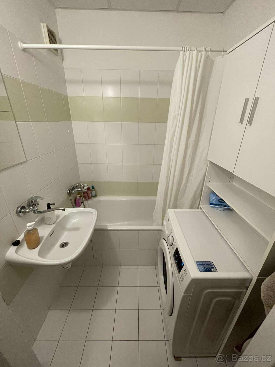 neprůchozí samostatný pokoj - 6