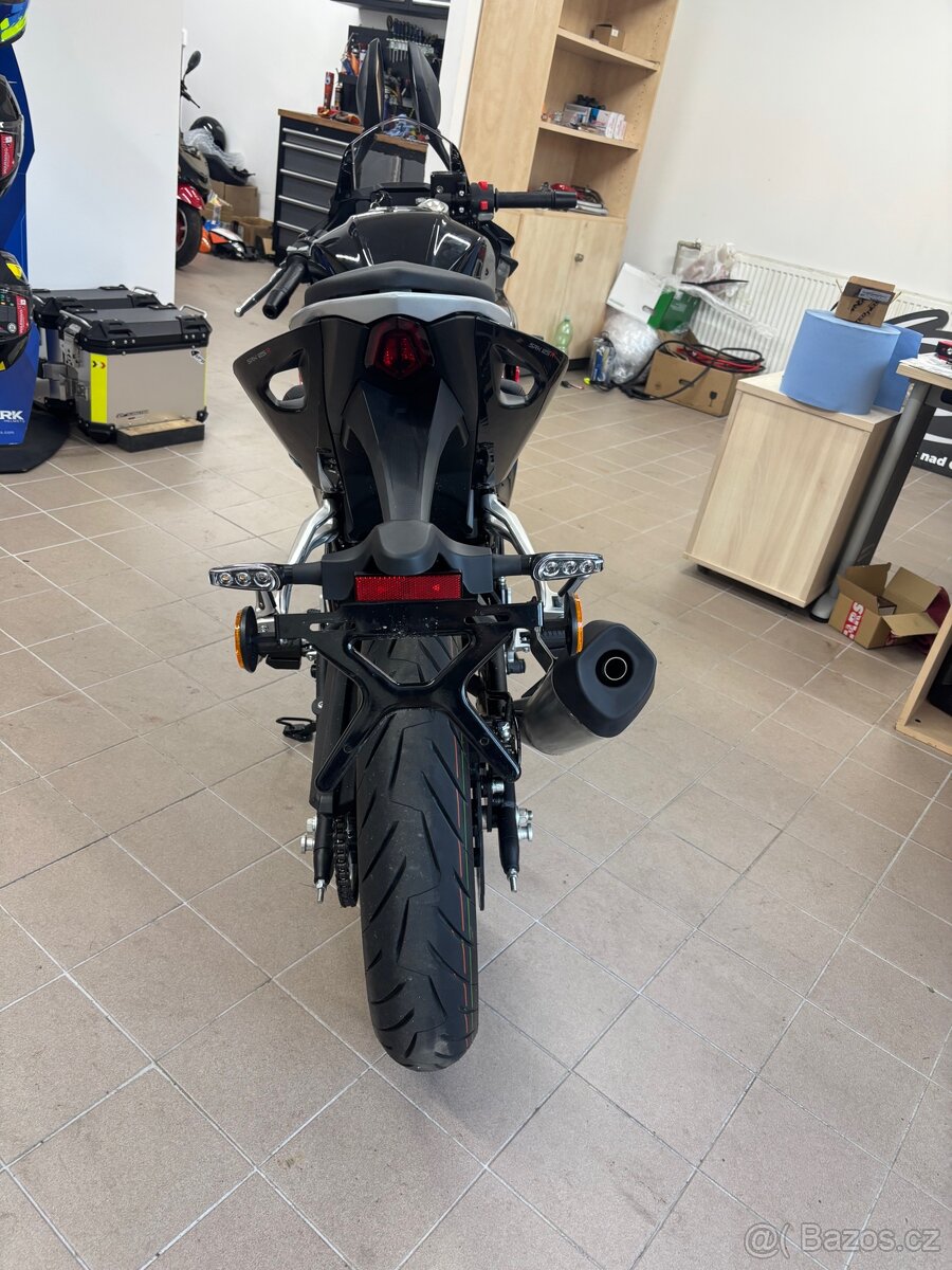 QJ motor SRK 125 R - 6