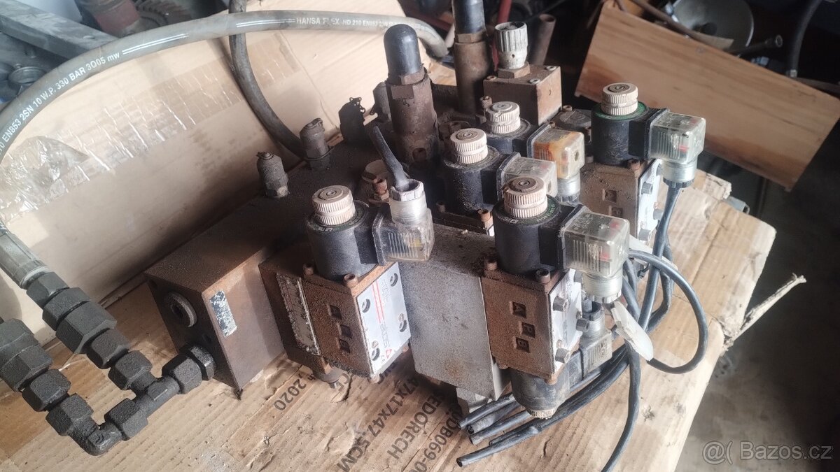 Hydraulický rozvaděč elektromagnetický 12 V - 6