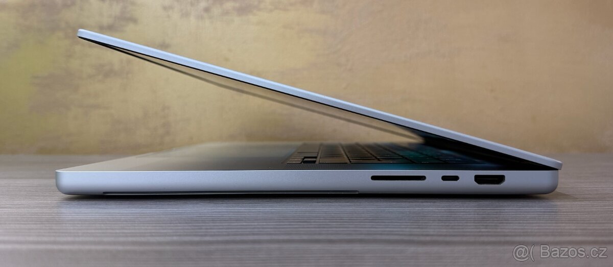 MacBook Pro 16" 2021 M1 Pro 16GB 512GB stříbrný CZ - 6