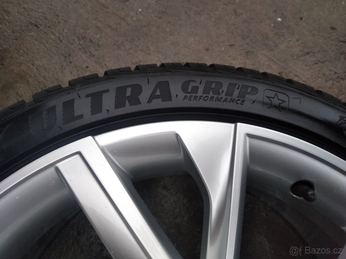 Prodám orig. alu zimní sadu 18" Škoda Scala - 6