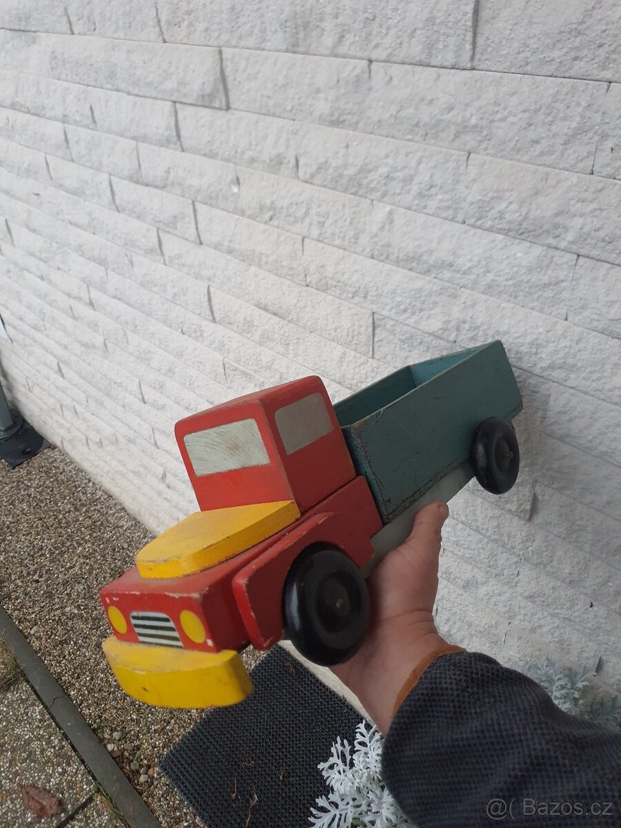 Starý dřevěný náklaďák - 6