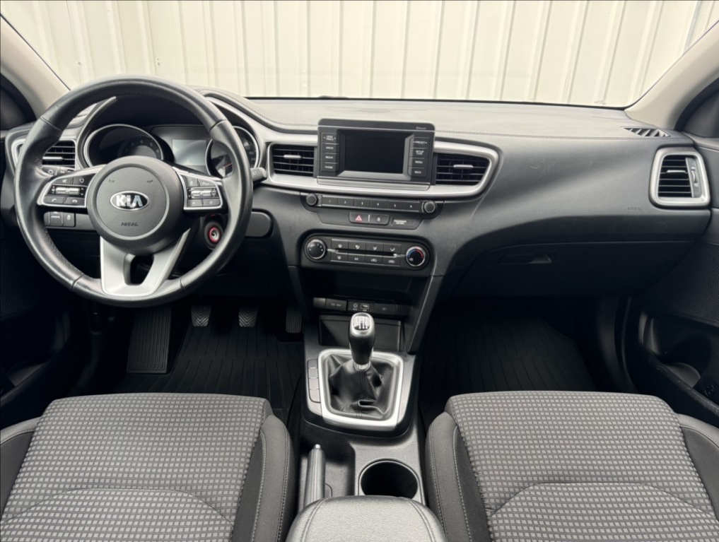 Nabízíme Kia Ceed 1,4 i,Cool,původ ČR,1.maj,DPH - 6