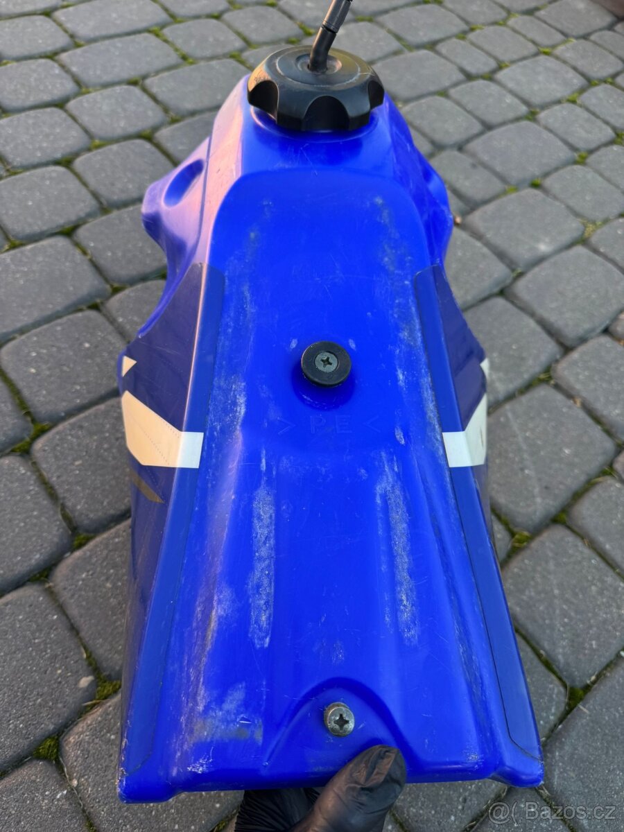 Palivová nádrž s kohoutkem Yamaha YZ 125 250 r 02-04 - 6