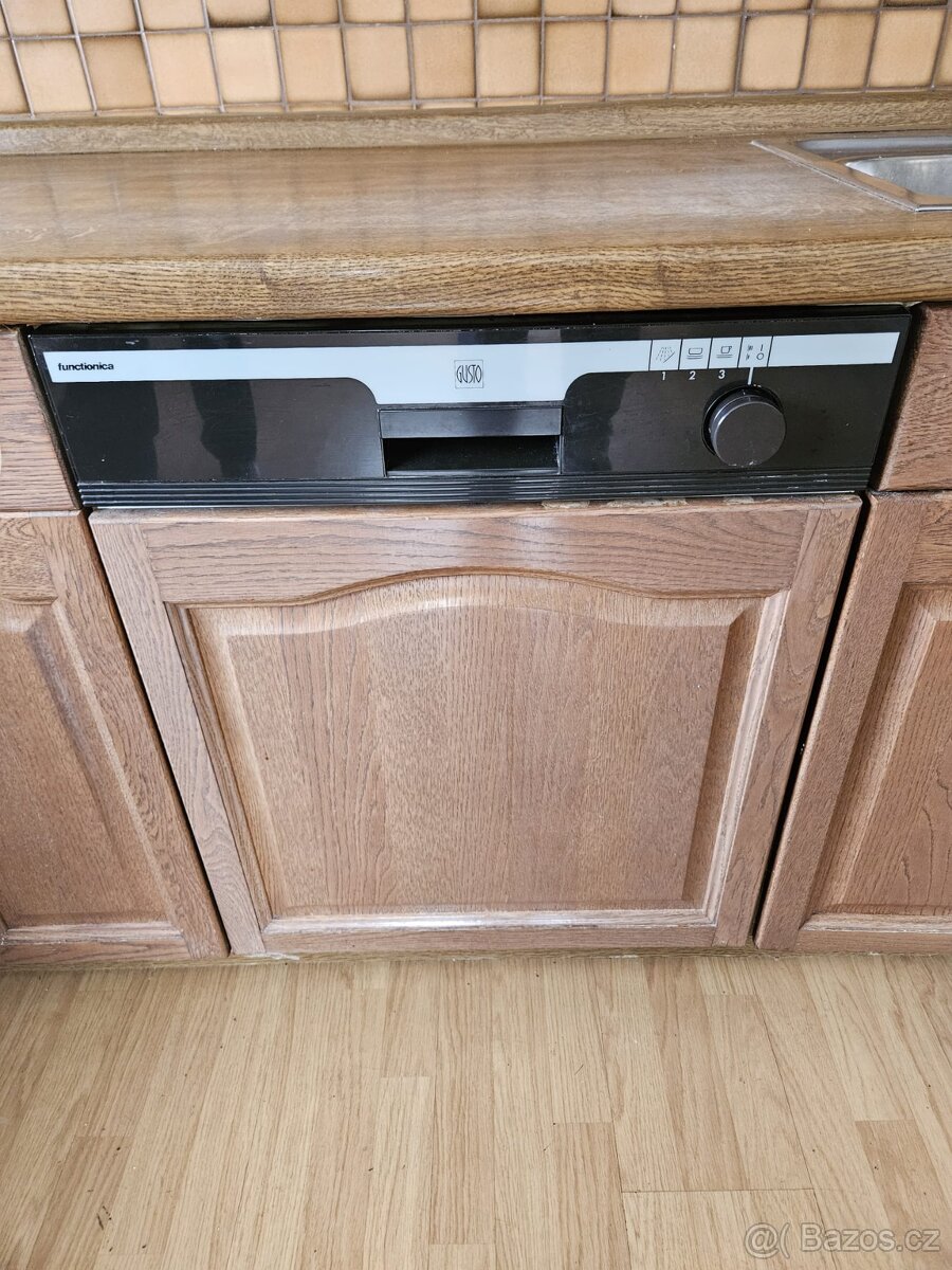 Masivní kuchyňská linka z Německa se spotřebiči - 6