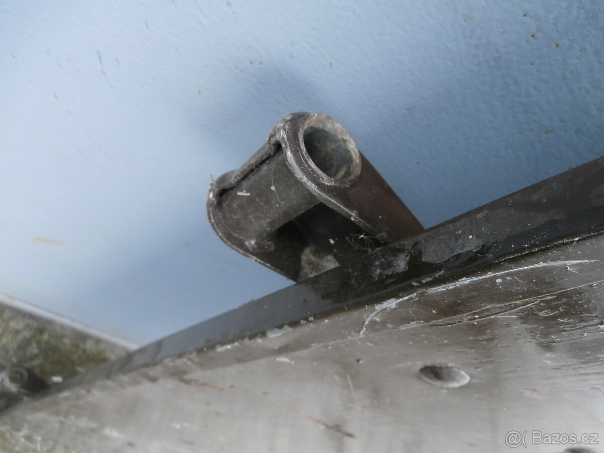 Přívěsný vozík - pouze zadní čelo použité za 400 kč - 6