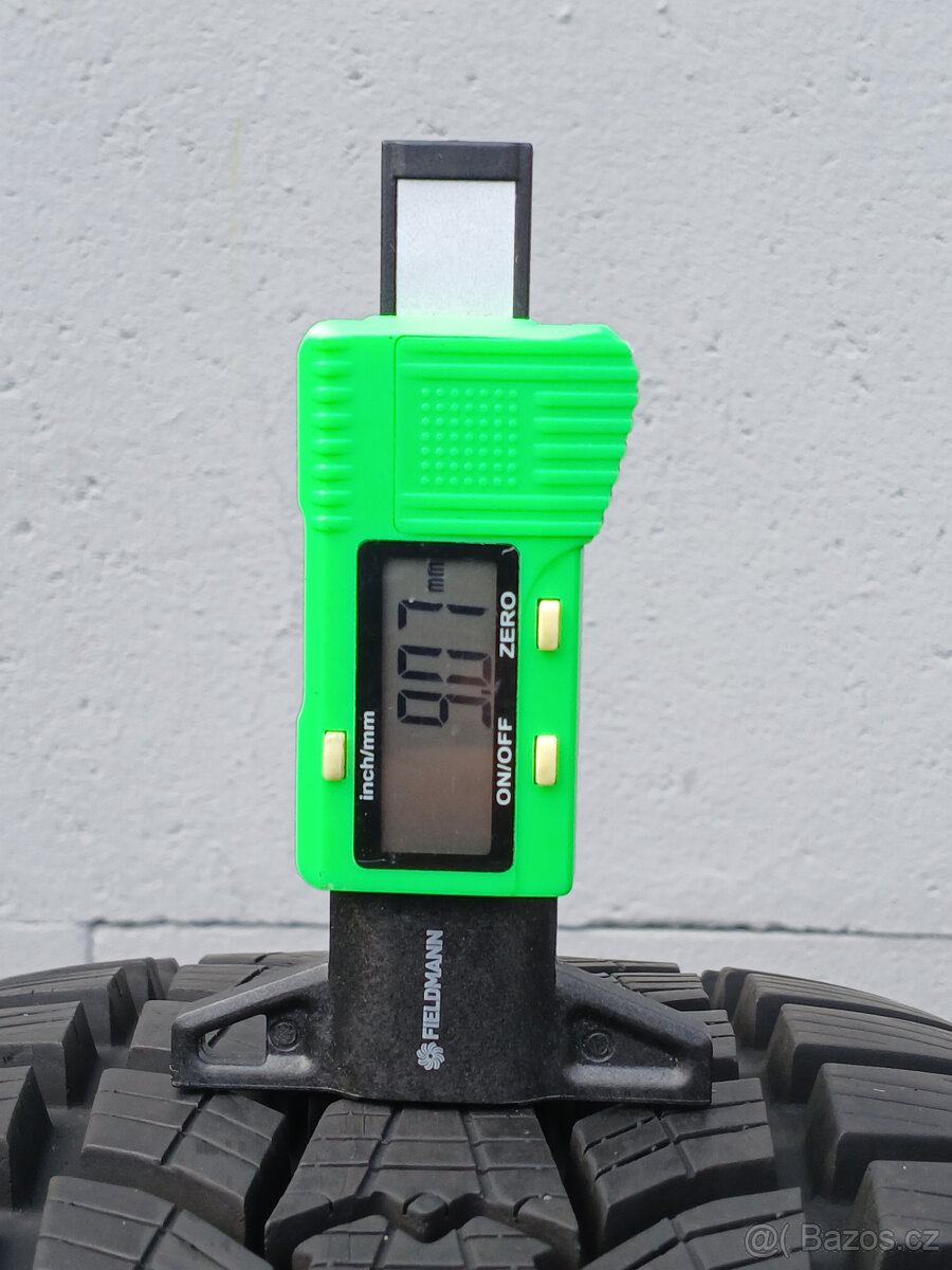 Pěkná zimní orig alu Škoda Kamiq 205/60/16 vzorek 9mm - 6