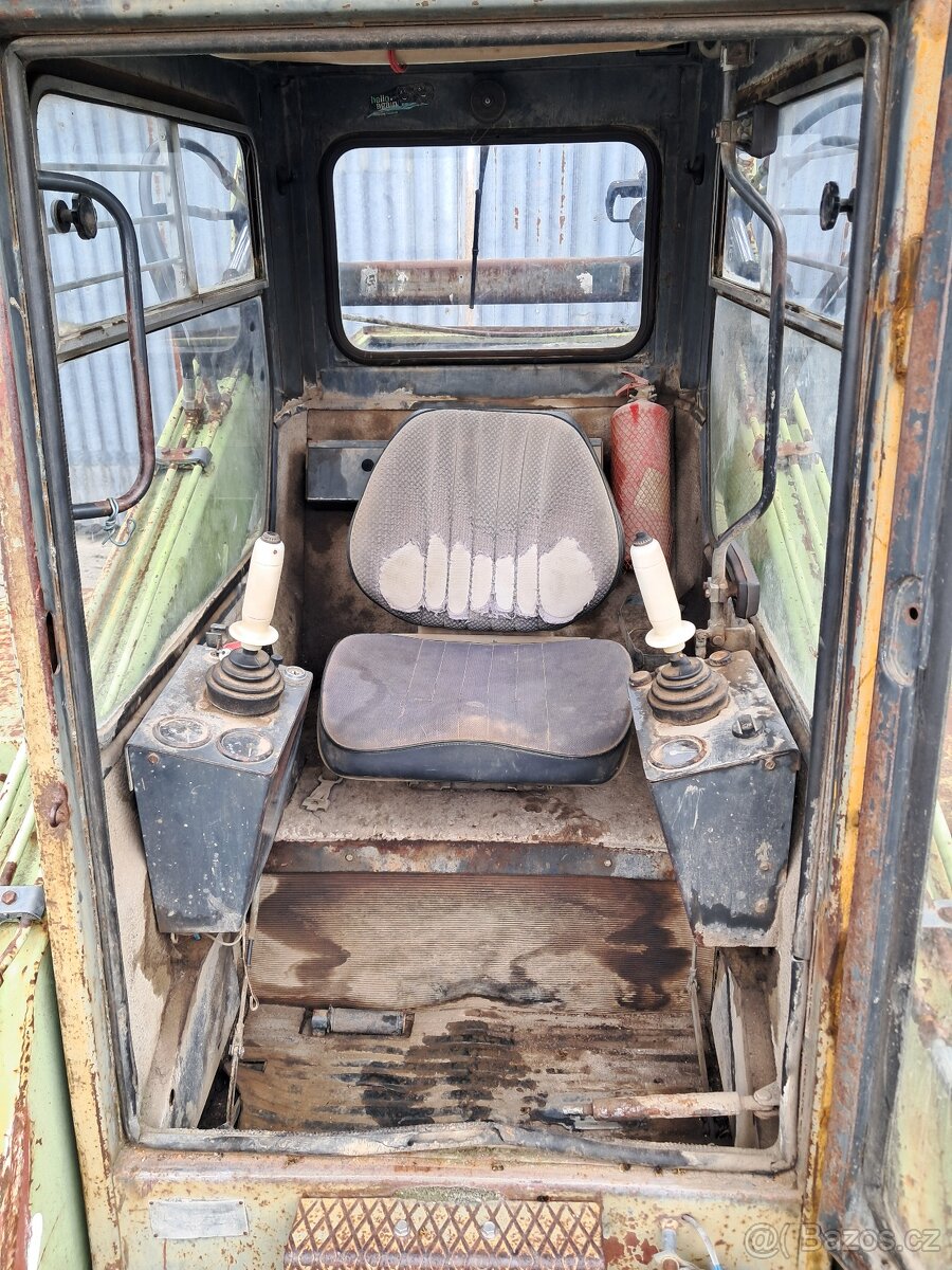 Prodám smykový nakladač UNC 750 - 6