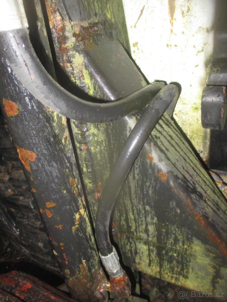 Nepojízdný smykový nakladač - 6