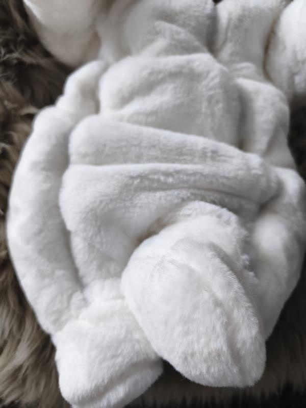 Bílá, chlupatá kombinéza pro novorozence - 6