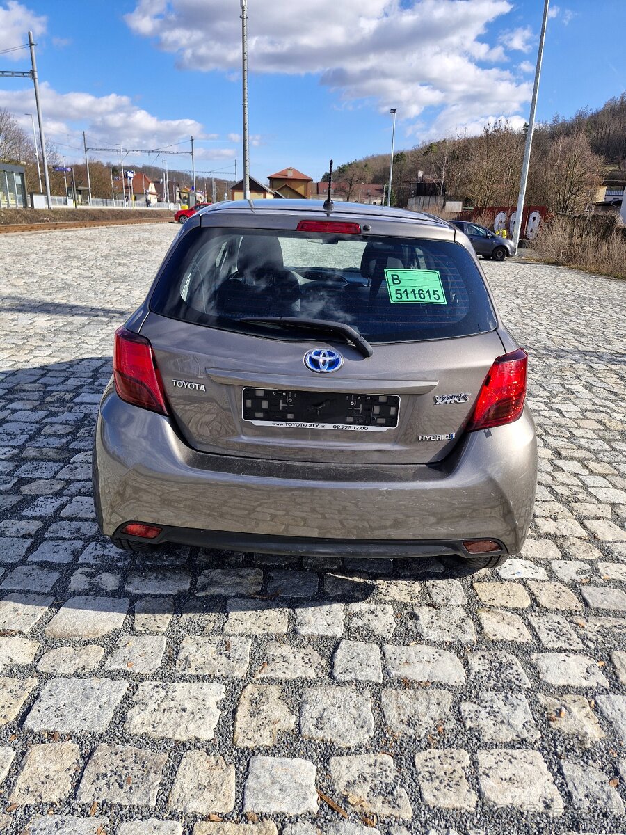 Toyota Yaris 1.5 Hybrid Launch Edition - 6