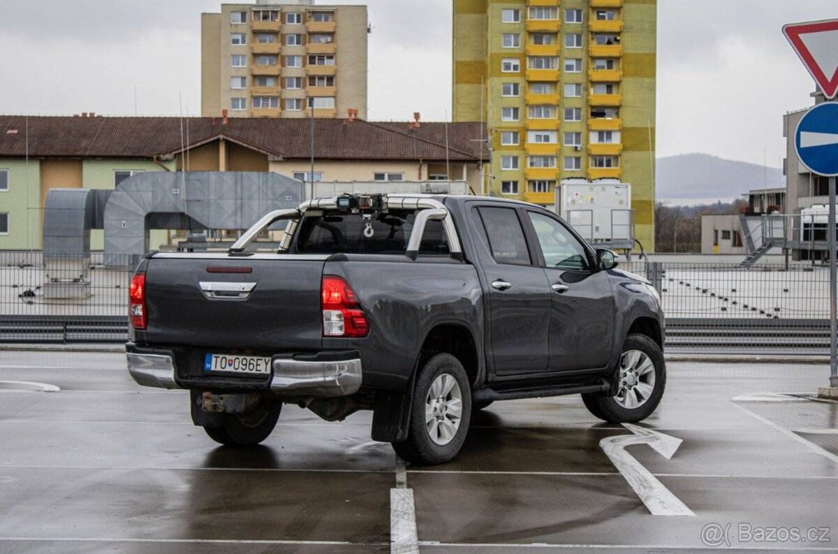 Toyota Hilux 2.4 D-4D Active A/T | 4x4 | - 6