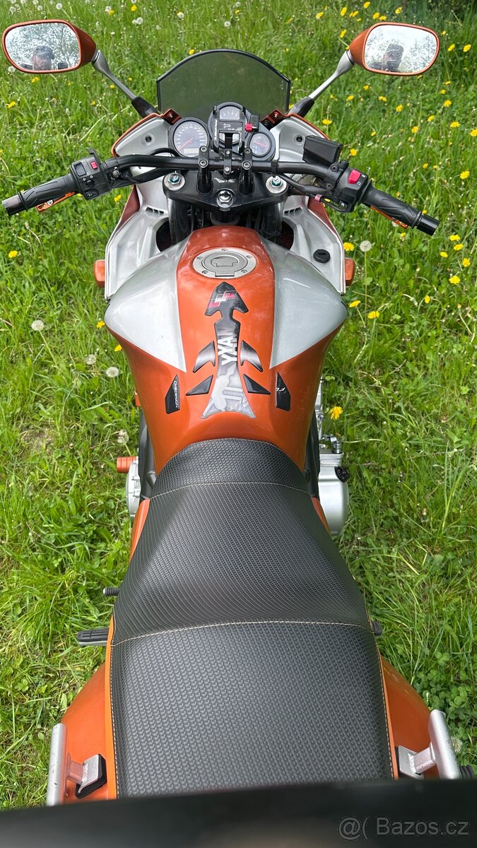 Yamaha 1000 FZS - 6