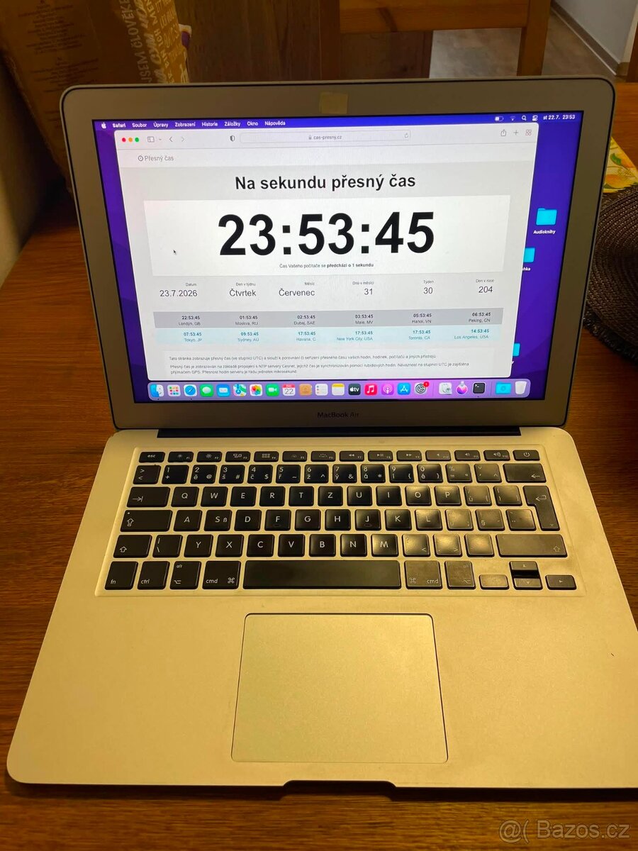 Apple MacBook Air 13" (Early 2015) | Intel Core i5 | 4 GB - 6