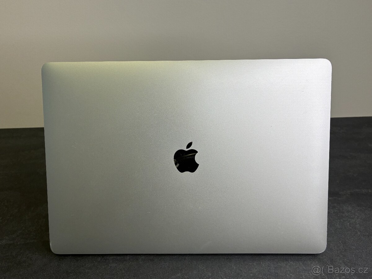 MacBook Pro 15'' 2018 / i9 / 32GB / 512GB SSD - DPH - 6