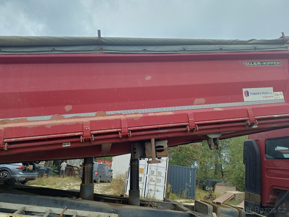 Renault Kerax 8x4 - 6