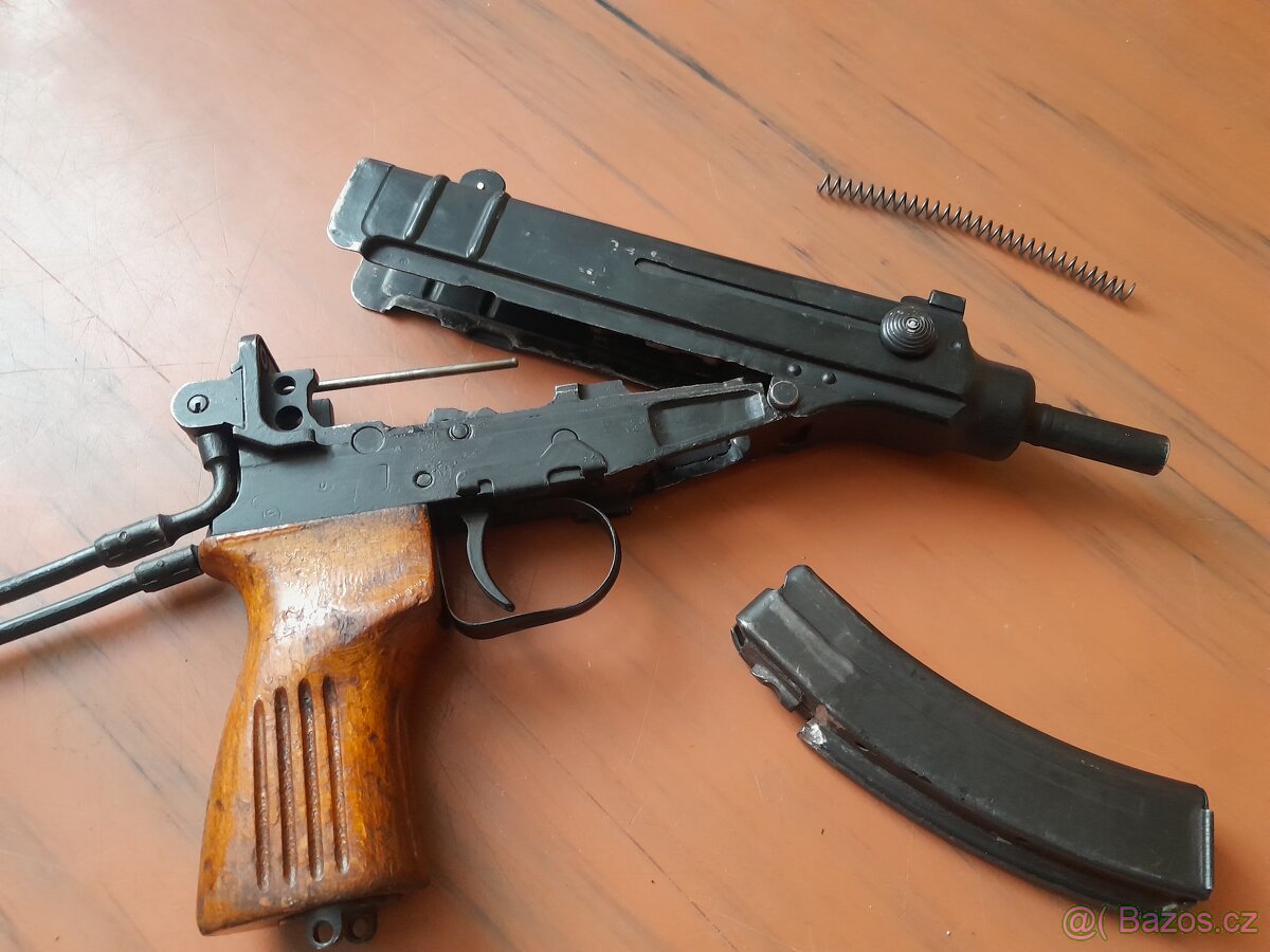 Znehodnoceny samopal vz 61 - 6