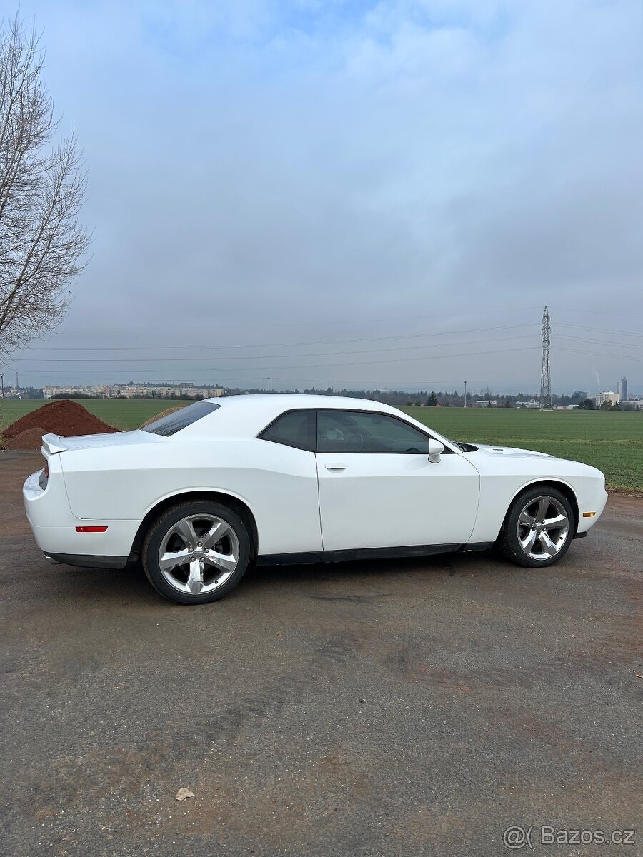 Dodge Challenger R/T 5.7 hemi - 6