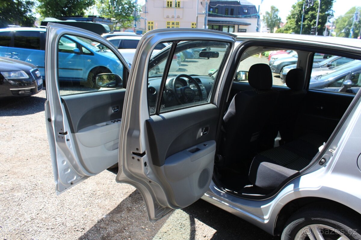 Daihatsu Sirion - 6