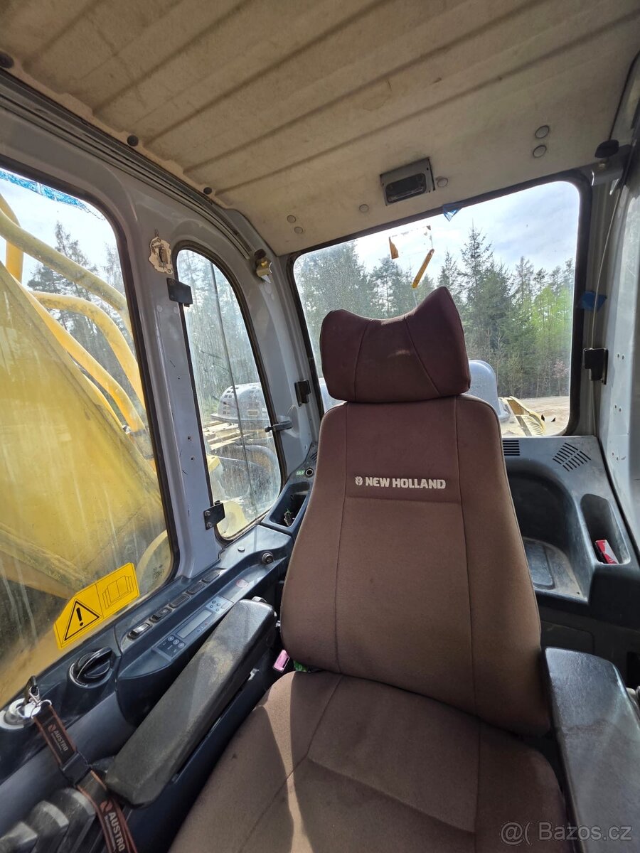 New Holland E 385B - 6