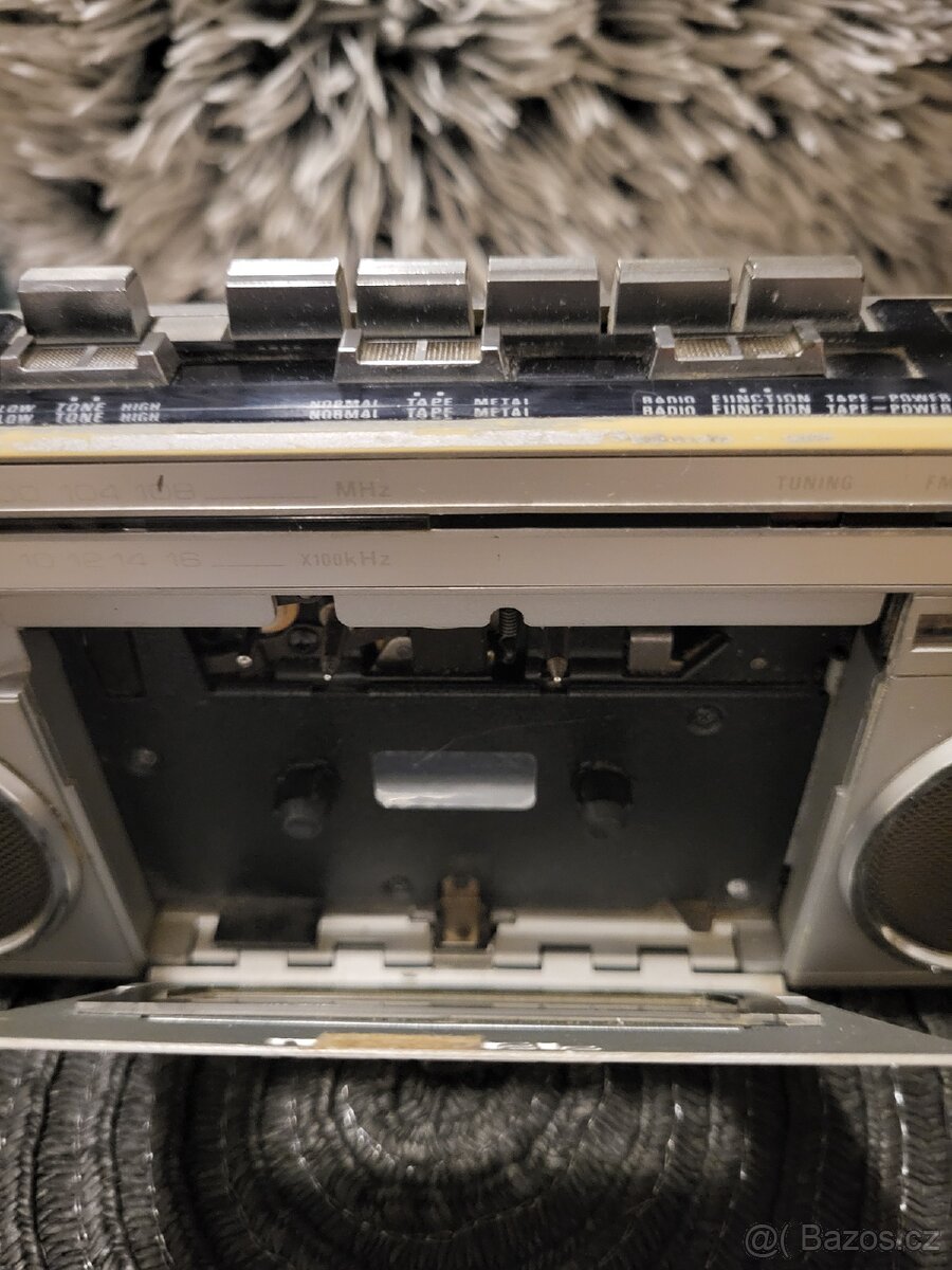 Radiomagnetofon UNISEF - 6