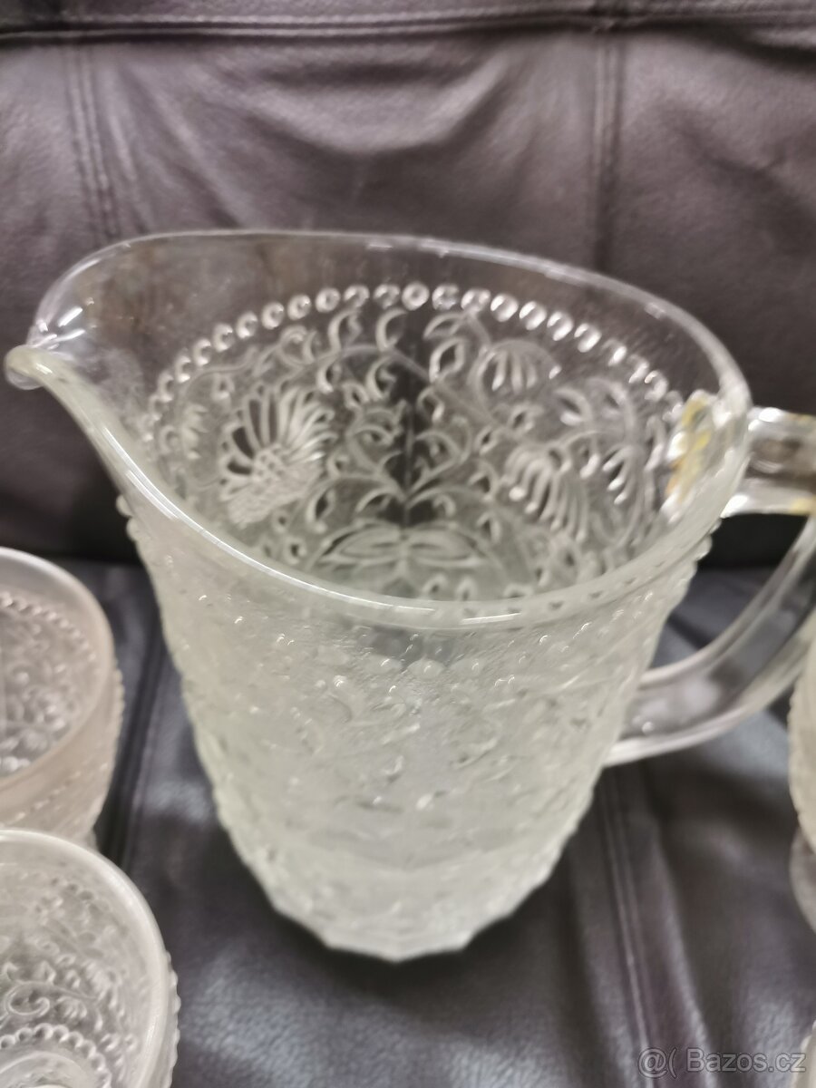 Džbán a šest poháru. - 6