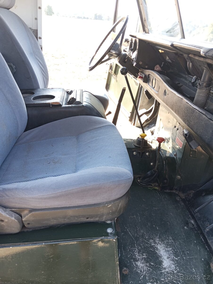 Land Rover Defender 88 - 6