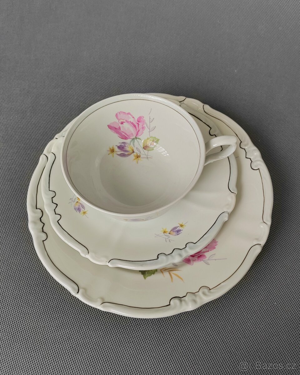 Klasická porcelánová čajová sada s jemným květinovým decorem - 6
