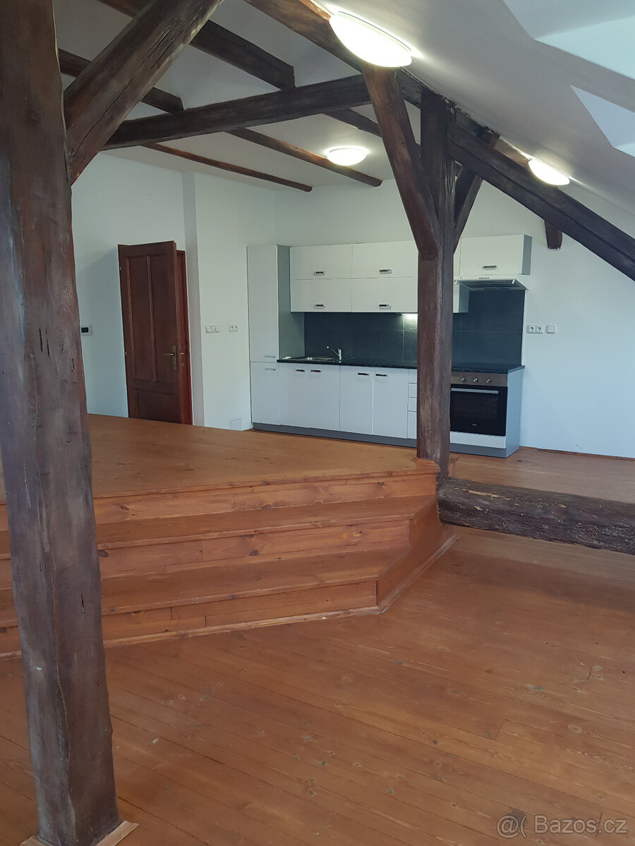 Podkrovní byt 4+kk o výměře 208 m² - 6
