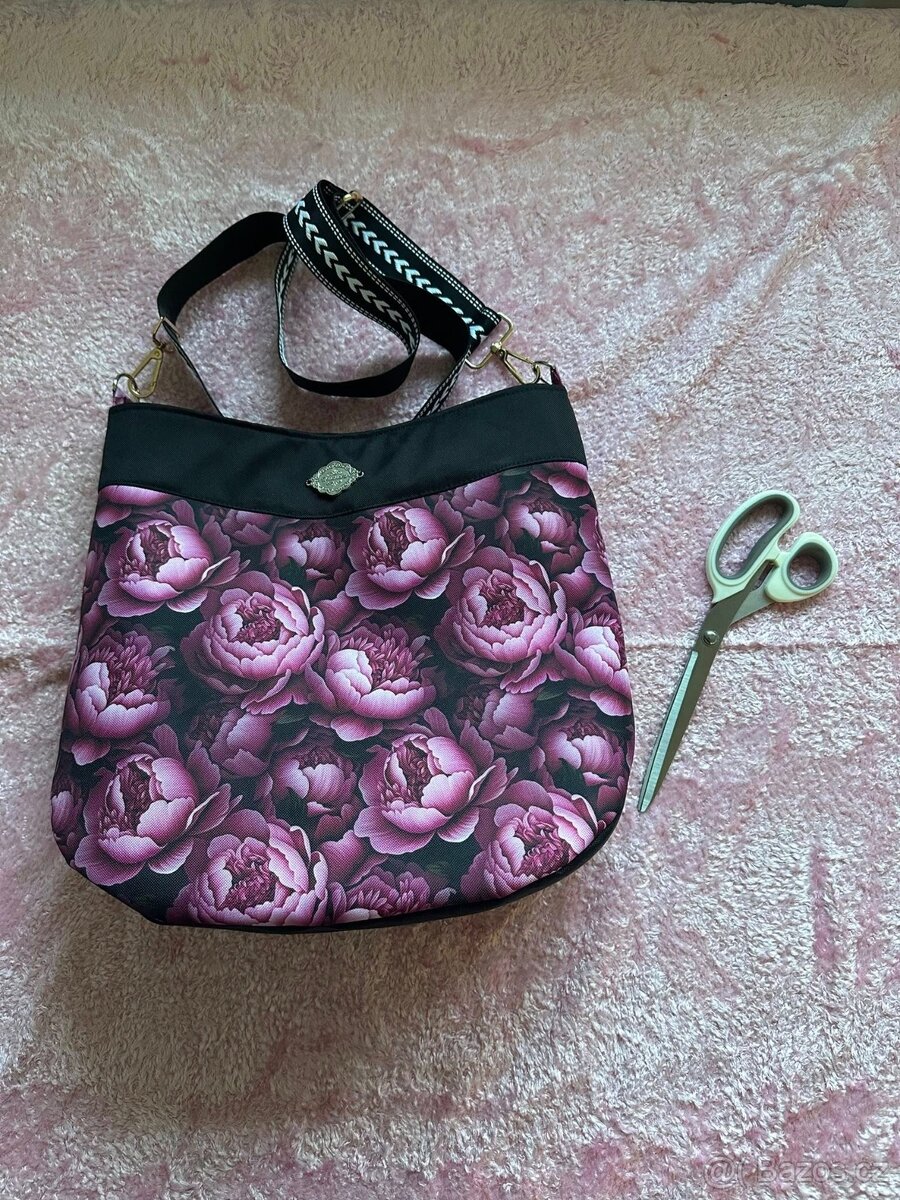 Kabelka s pivoňkami - 6