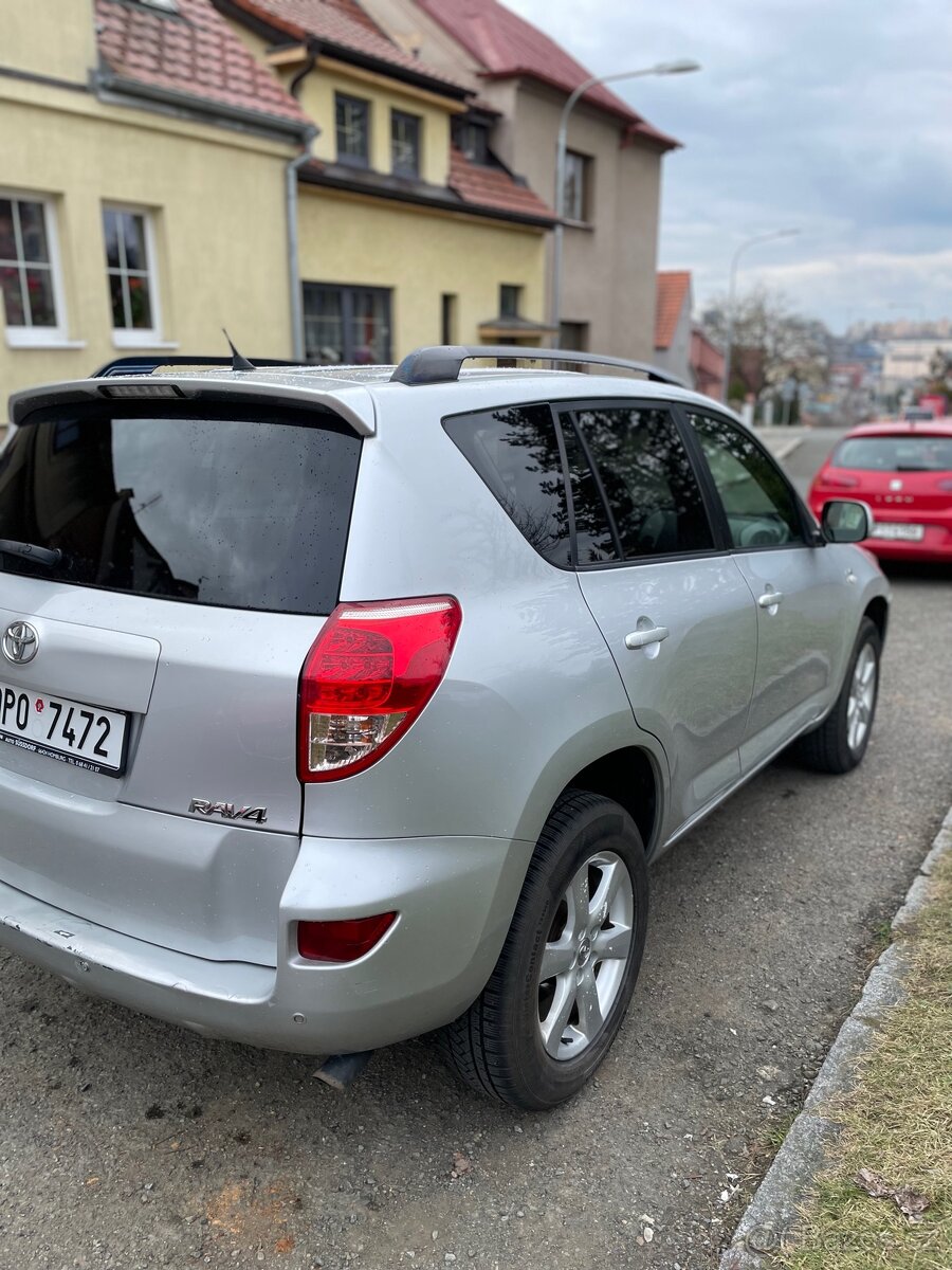 Prodám Toyota RAV4 2.2 D4D - 6