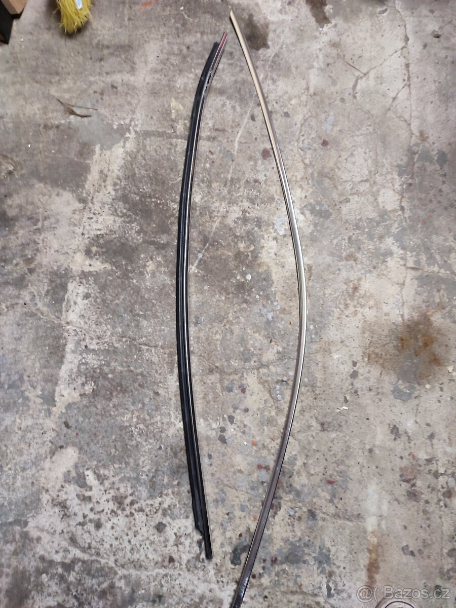 Sklo trojúhelník zadních dveří Superb 3 - 6