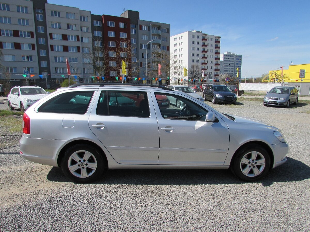 Škoda Octavia II 1.6 TDi 77kW kombi, Servisní kniha, 2.maj. - 6
