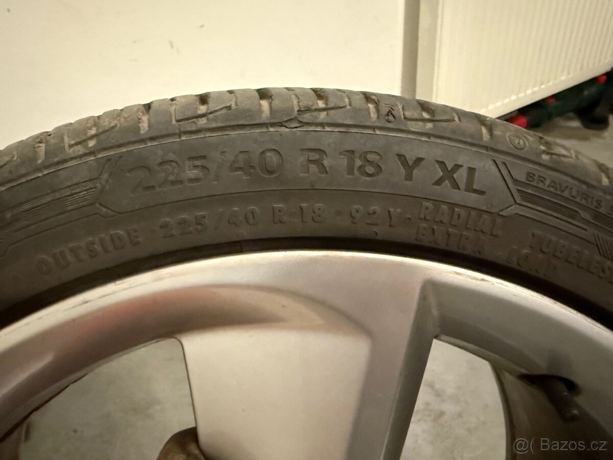 Škoda Octavia Golus 5x112 225/40/18 letní - 6