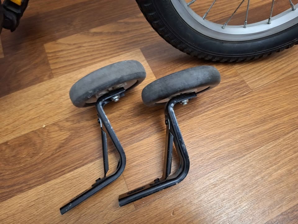 Dětské kolo vel.14 + helma a kolečka - 6