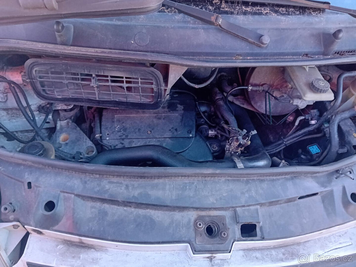 Opel Vivaro 1.9 DTI ( F9QU7 ) 74kW r.2002 bílá na náhradní d - 6