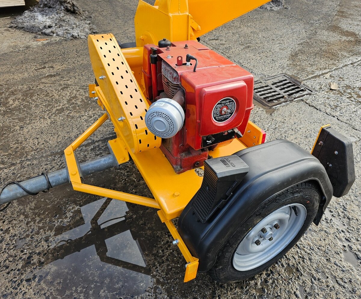 NĚMECKÝ profi ŠTĚPKOVAČ DŘEVA - jako přívěs s SPZ - 6