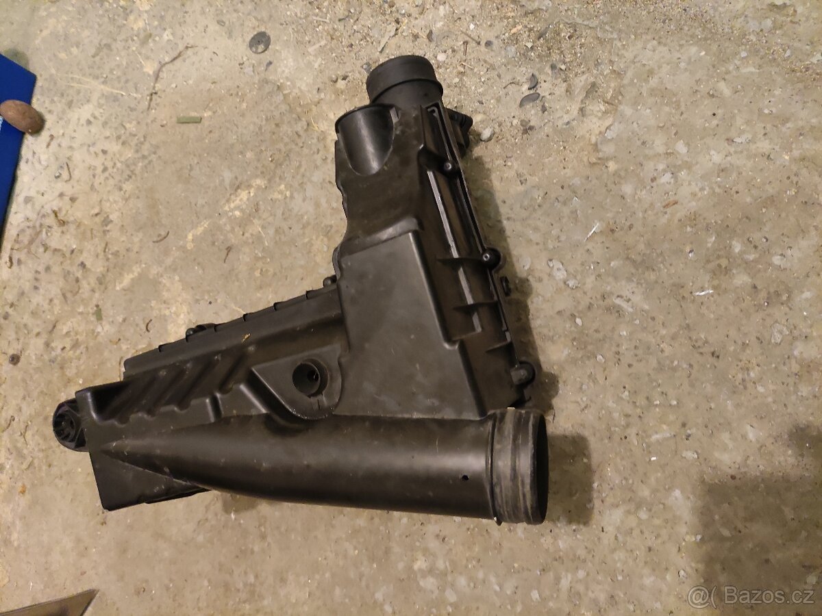 Prodám díly na Golf V - jednotlivě nebo vše, cena dohodou - 6