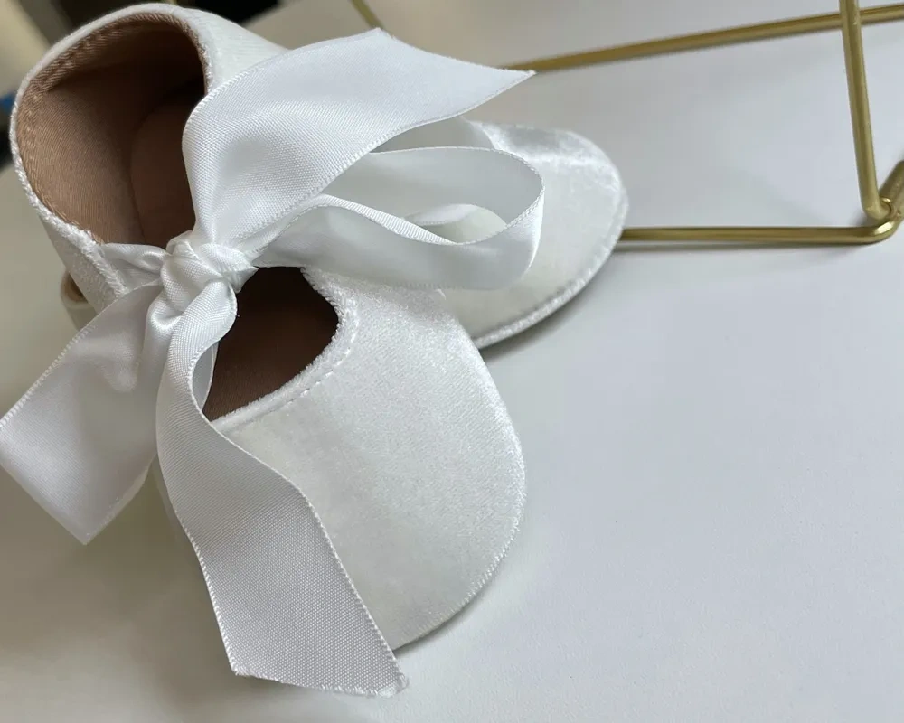 Nové, semišové capáčky s mašlí - 6