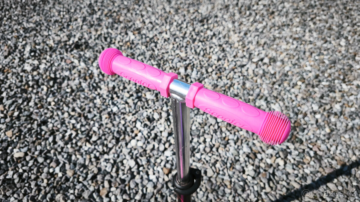 Koloběžka Micro Maxi - naklápění, tři kolečka, dvě barvy - 6