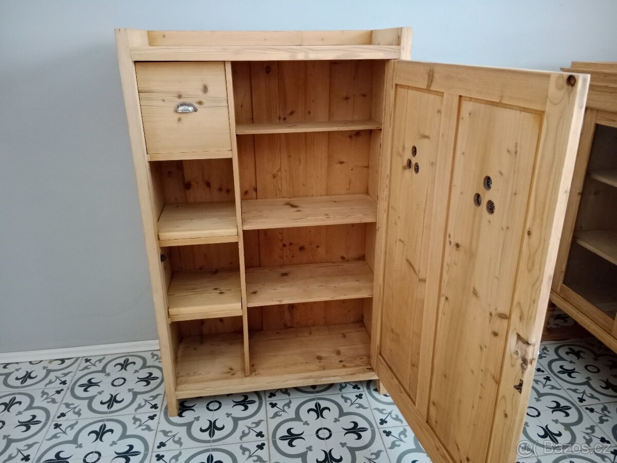 Stará skříňka, potravinka po renovaci - 6