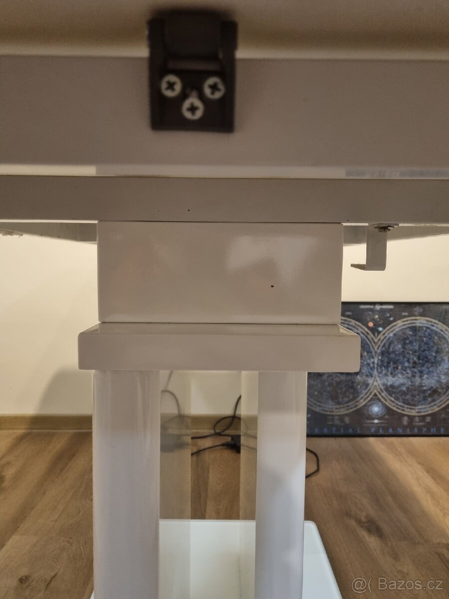 Bílý jídelní stůl - 6