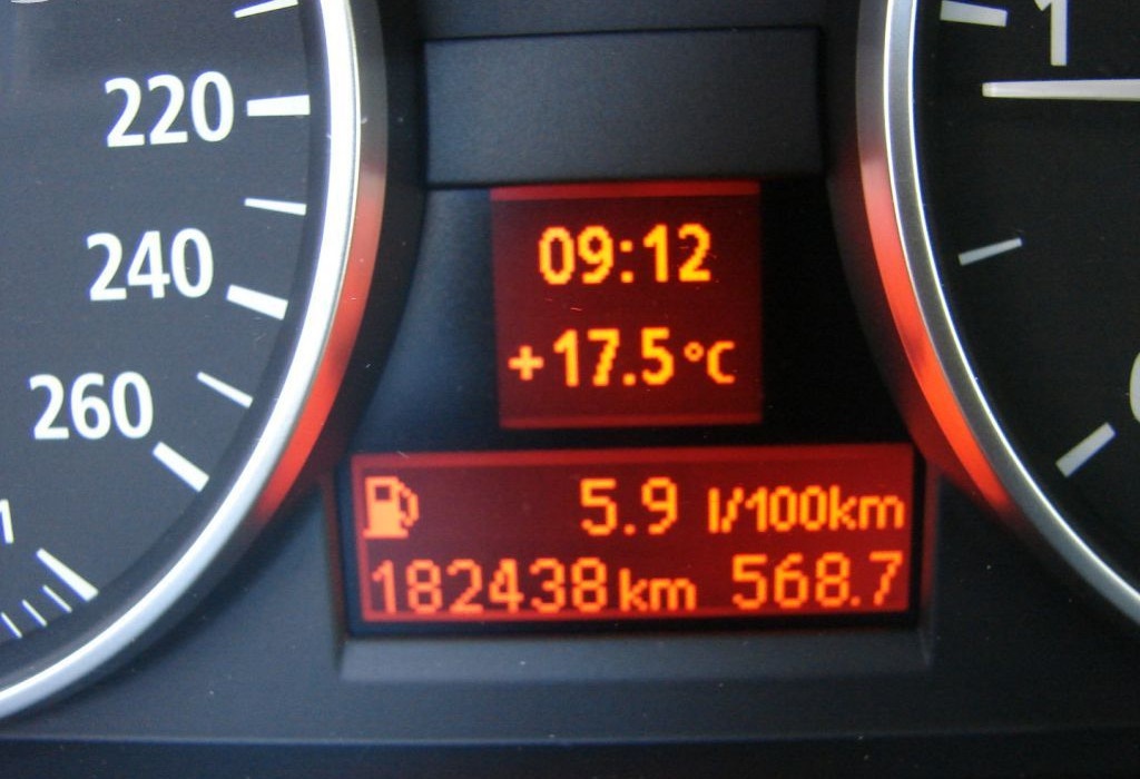 BMW 320 D (r.v.-2007,120 kw,serviska) - 6