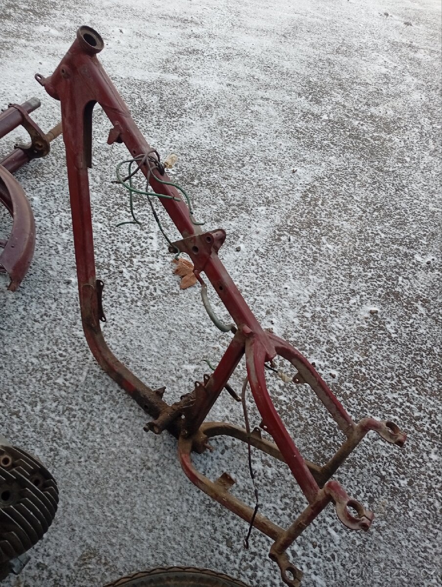 Jawa pérák 250 - 6