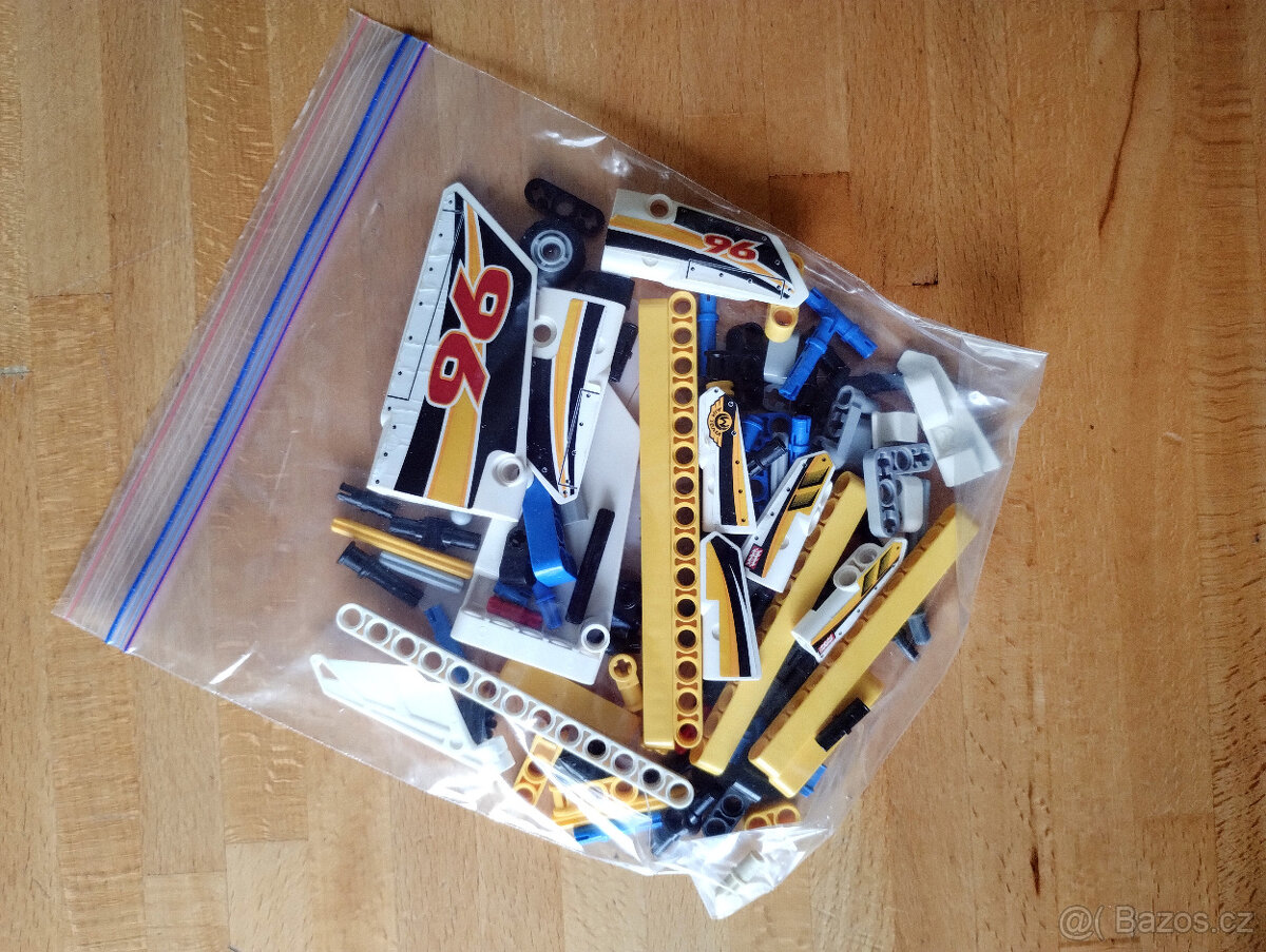 lego 42044 / Technic / Výstavní akrobatická stíhačka - 6