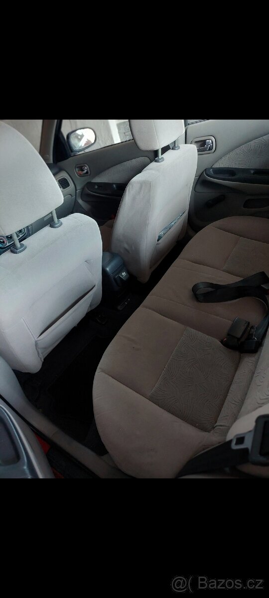 Nissan Almera 1.8 - 6