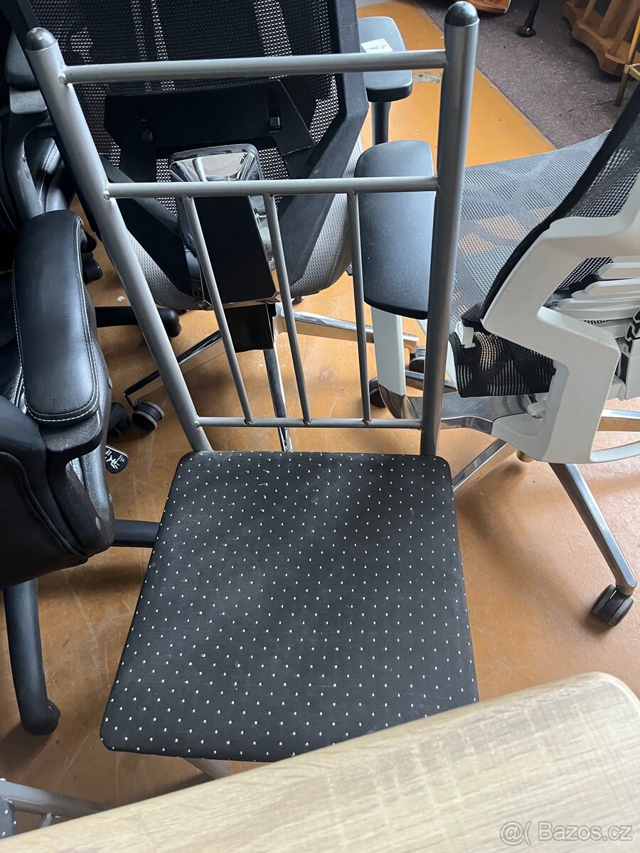 Jídelní stůl se židlemi - 6