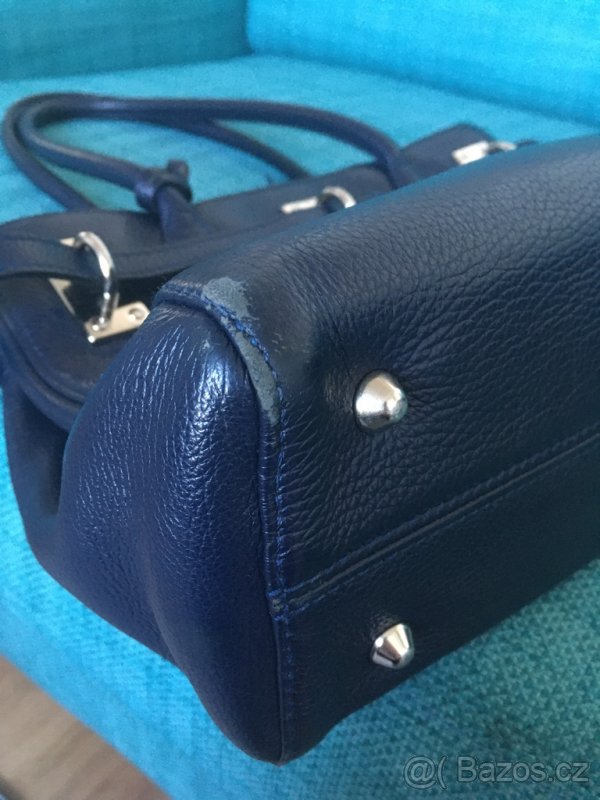 Celokožená elegantní a nadčasová modrá kabelka - 6