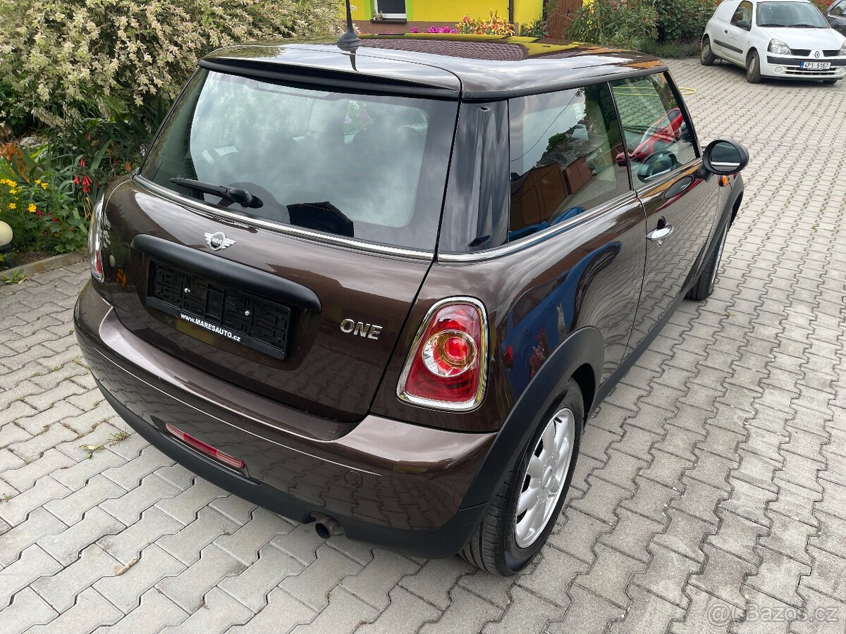 Prodám Mini Cooper 1.6 i,r.v.2012 75 koní, nový olej a brzdy - 6