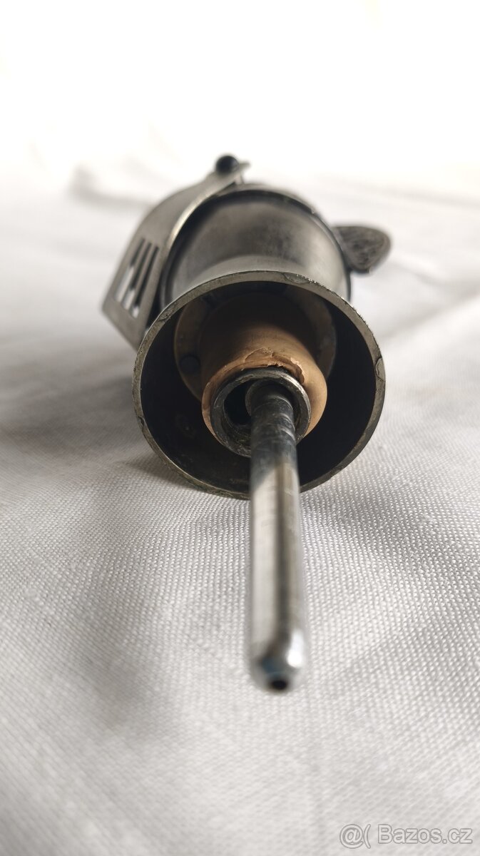 vintage nálevka na víno a vývrtka - 6